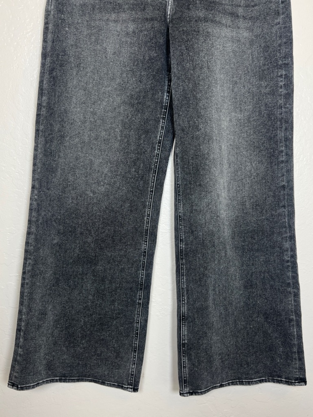 QUINCE Women’s Size 32 X 30 Greyed Out Bella Stretch High-Rise Wide Leg Jeans - Picture 7 of 14